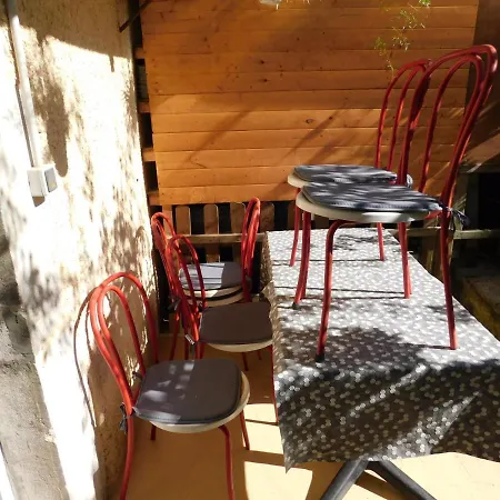 appartement complet ( F3 ) dans maison de village