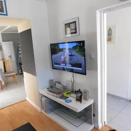 Appartement appartement complet ( F3 ) dans maison de village *